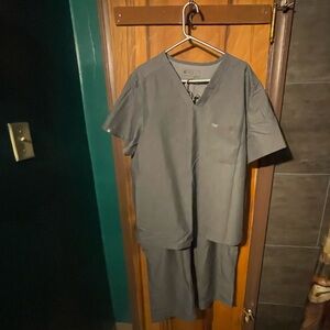 Figs Scrubs, Men’s size XXL Grey